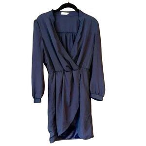 Tobi‎ Navy long sleeve dress with a deep V neckline, wrap, cuffed sleeves E57